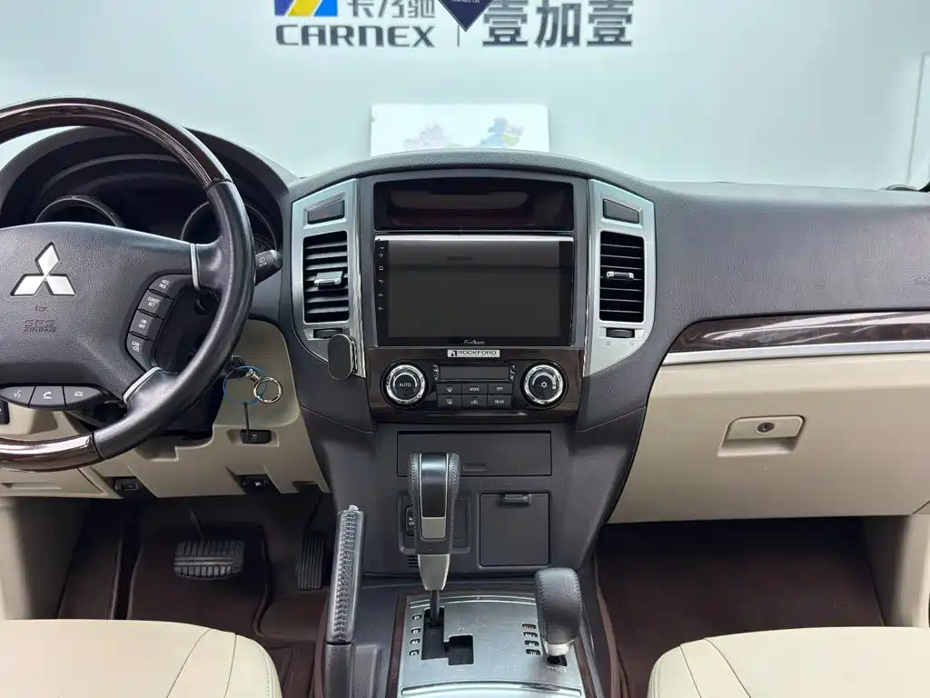 Mitsubishi Pajero (Import) — миниатюра 12