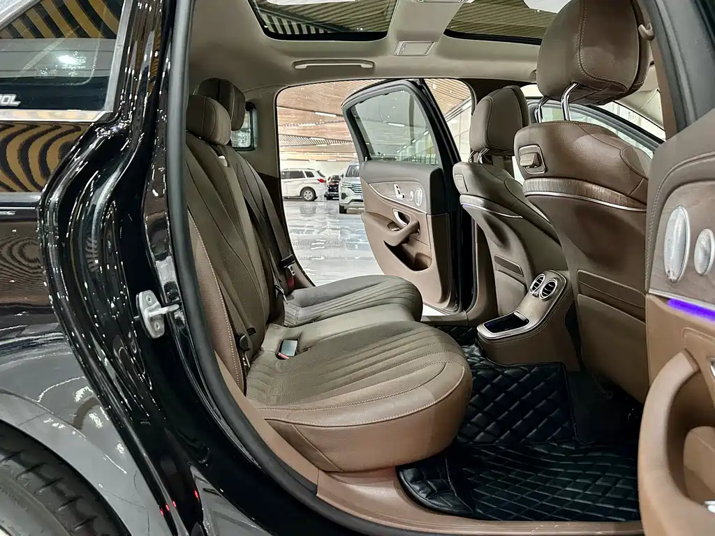 Mercedes-Benz E-Class — миниатюра 13