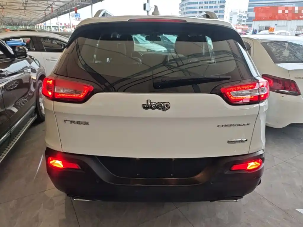 Jeep Cherokee — миниатюра 6