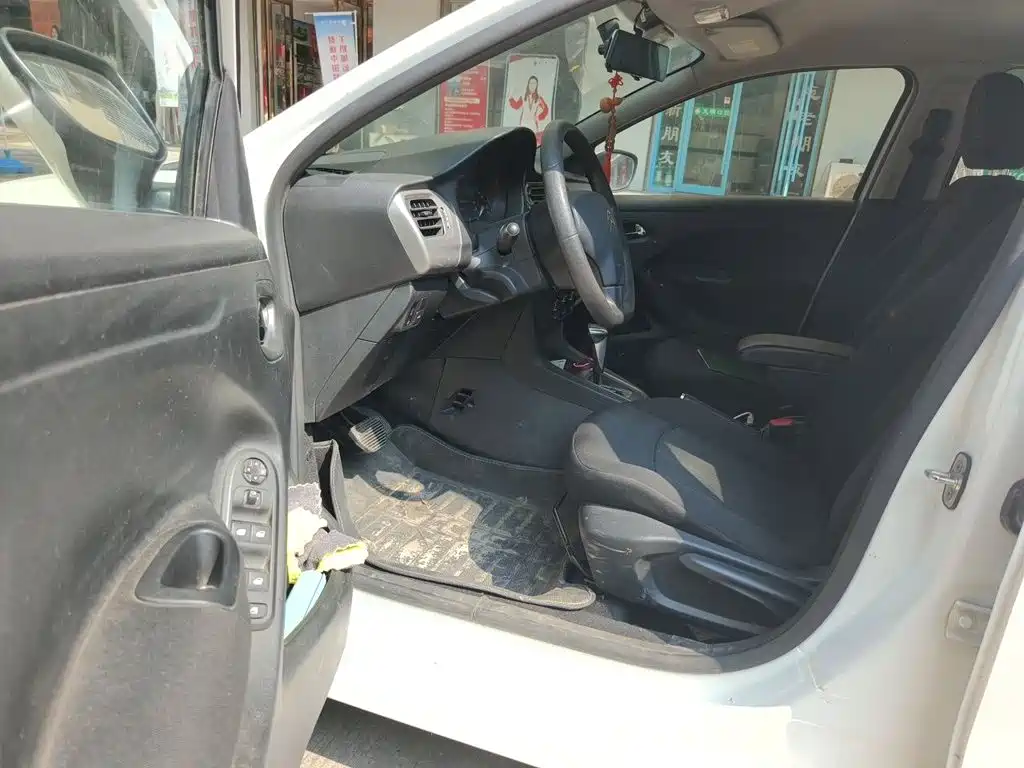 Citroen Elysee — миниатюра 17