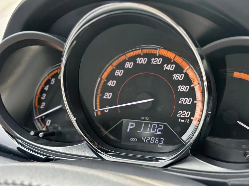 Toyota Yaris L — миниатюра 10