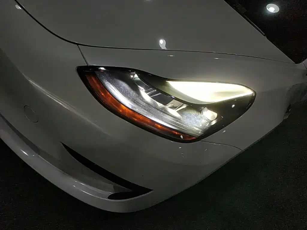 Tesla Model 3 — миниатюра 24