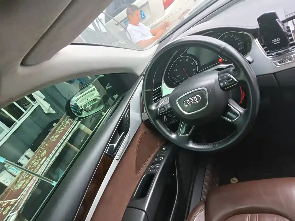 Audi A8 — миниатюра 4