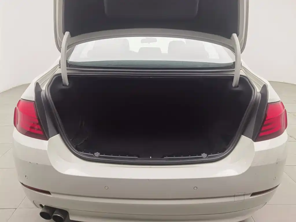BMW 5 Series — миниатюра 16