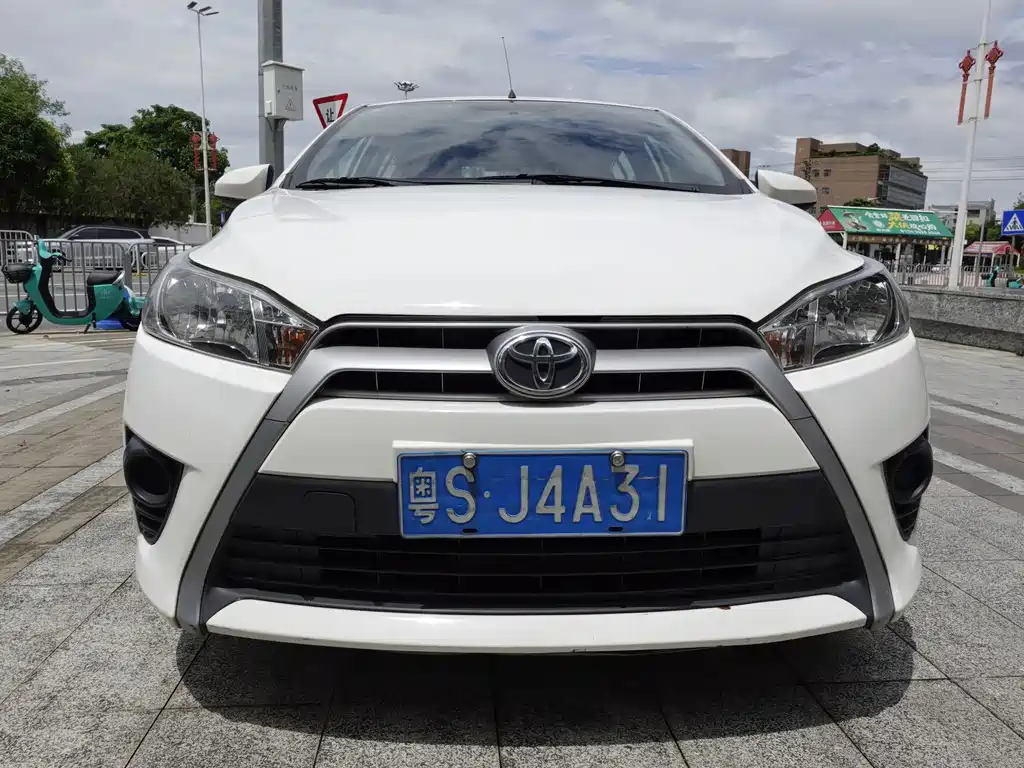 Toyota Yaris L — миниатюра 2