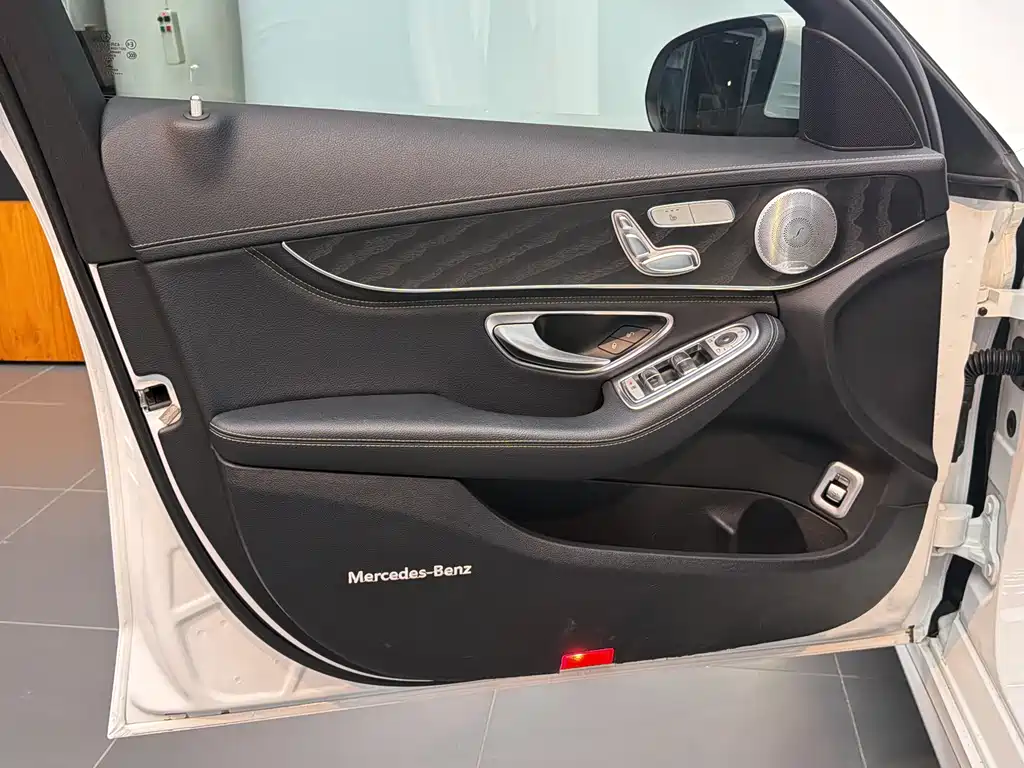 Mercedes-Benz C-Class — миниатюра 8