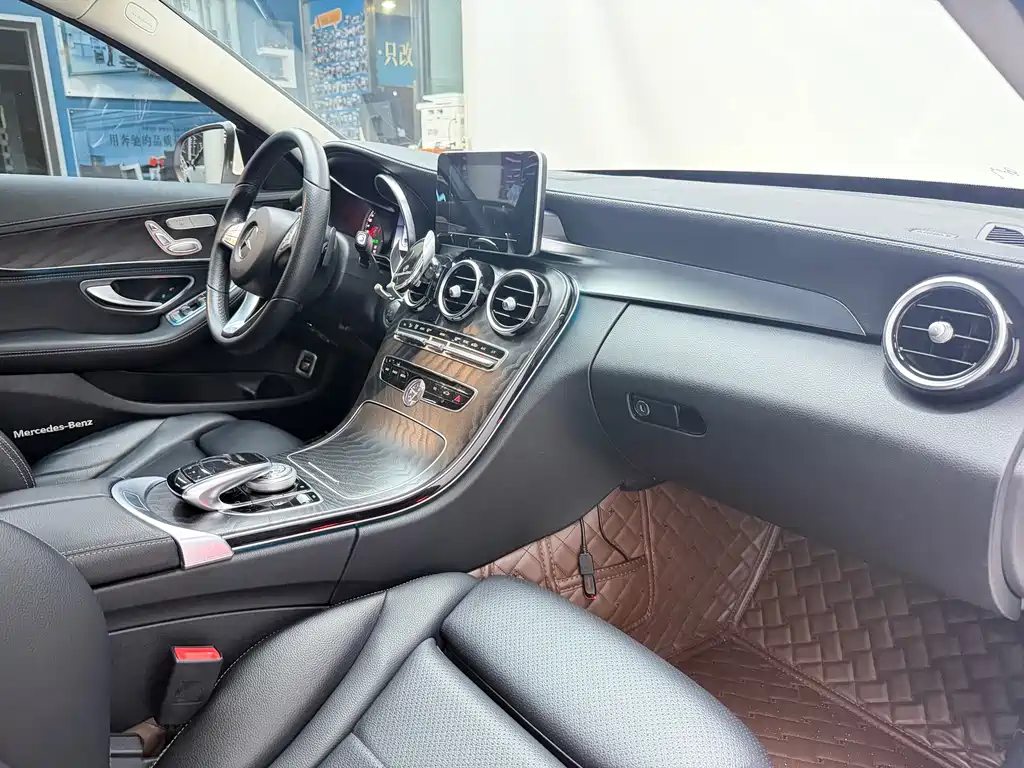 Mercedes-Benz C-Class — миниатюра 9