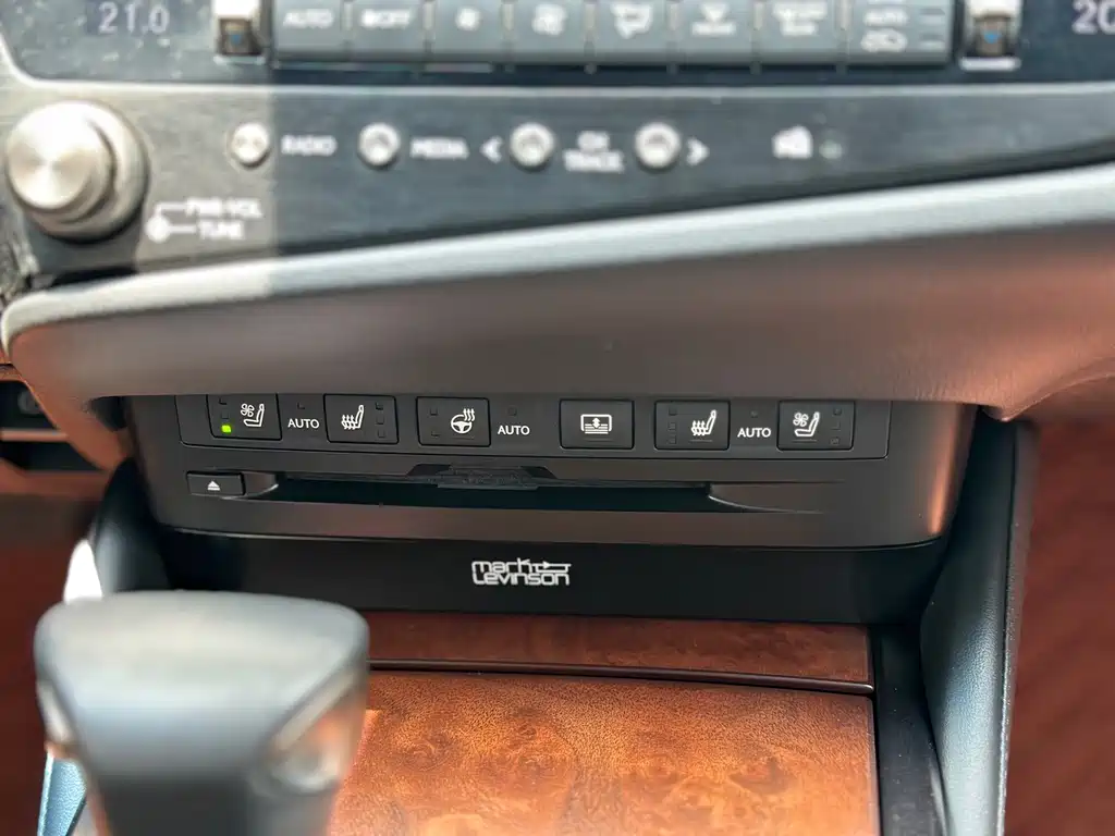 Lexus ES — миниатюра 15