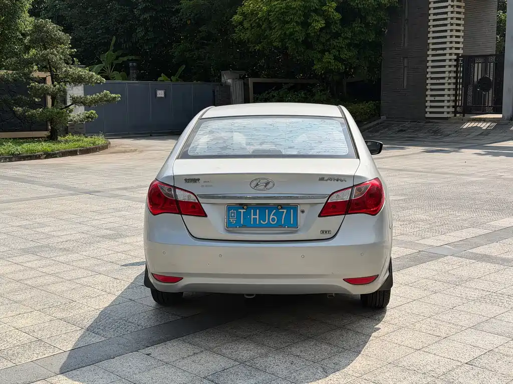 Hyundai Elantra — миниатюра 10