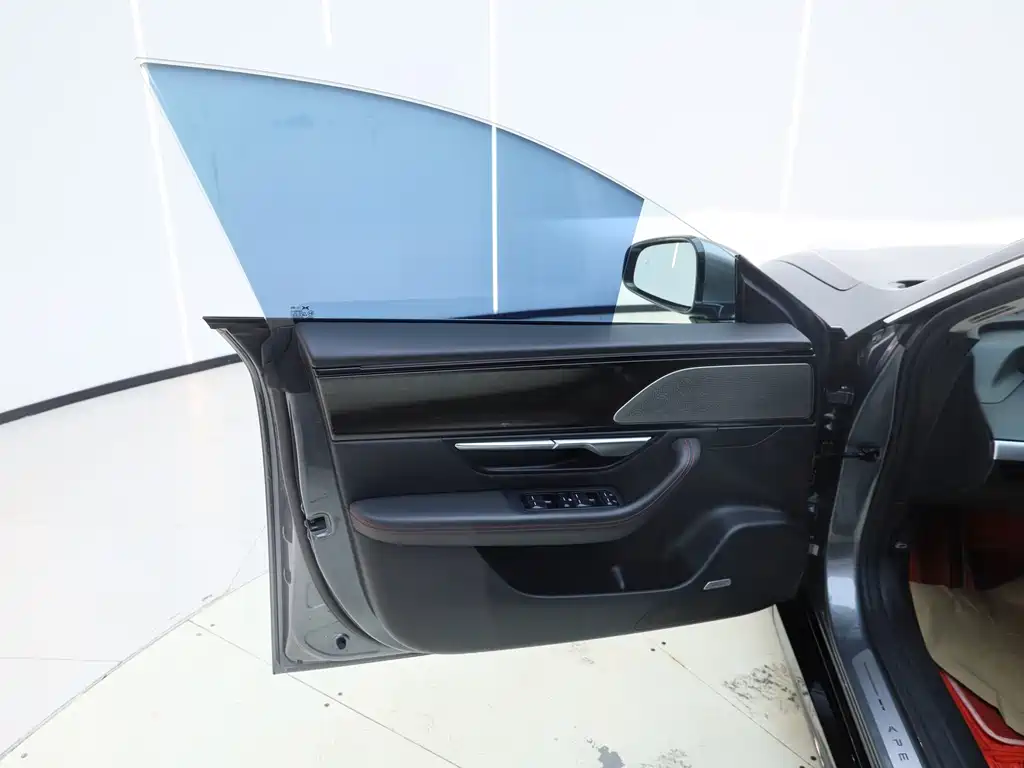 XPeng P7 — миниатюра 11