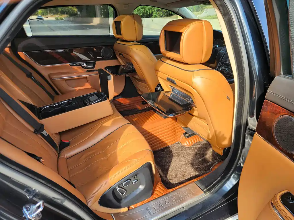 Jaguar XJ — миниатюра 12