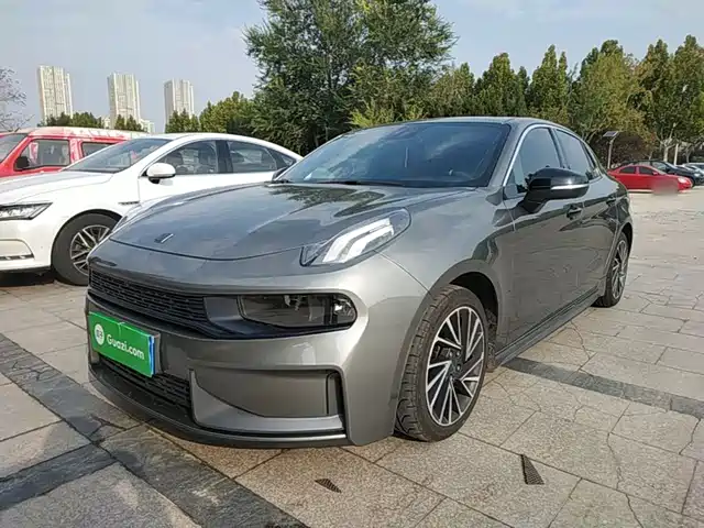 Lynk & Co 03