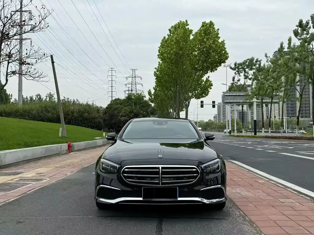 Mercedes-Benz E-Class — миниатюра 2