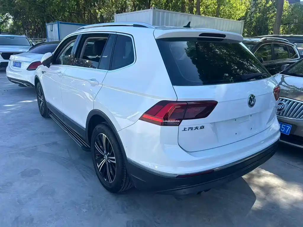 Volkswagen Tiguan L L 2017 330TSI AT Flagship