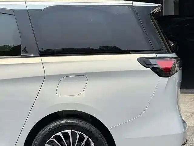 Buick GL8 Hybrid — миниатюра 8