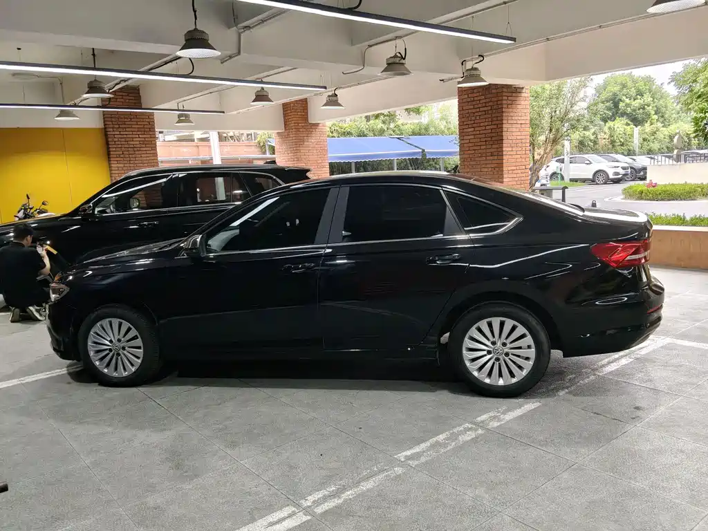 Volkswagen Lavida — миниатюра 2