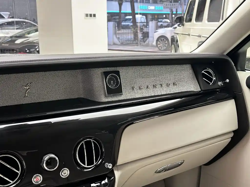 Rolls-Royce Phantom — миниатюра 14