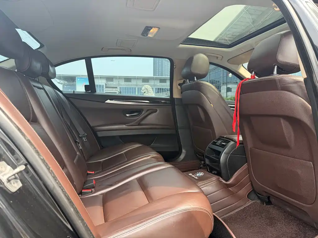 BMW 5 Series — миниатюра 11