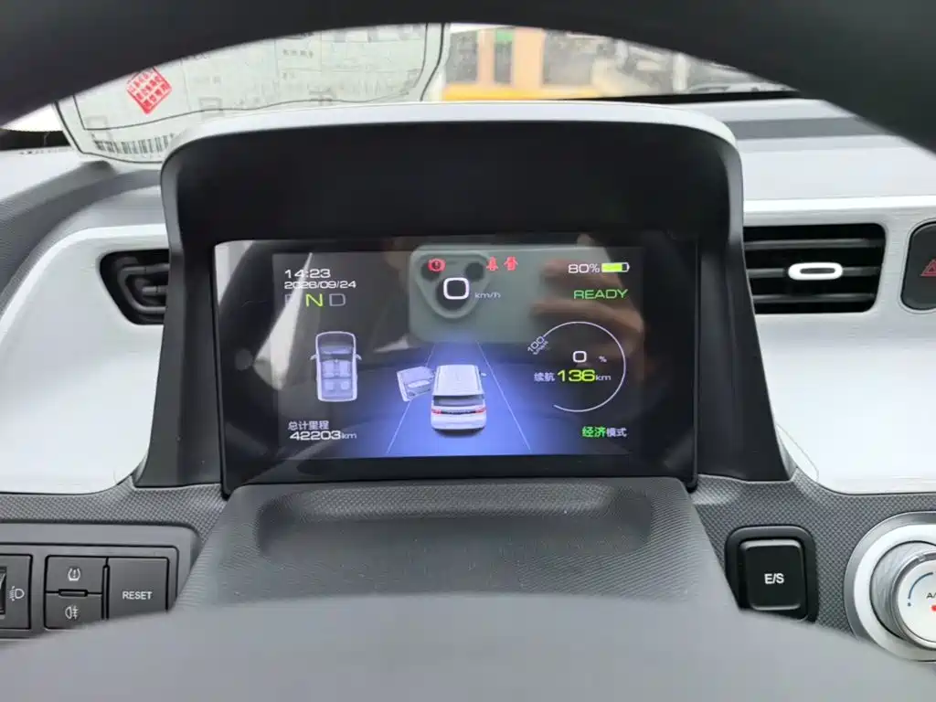 Wuling MINIEV — миниатюра 12