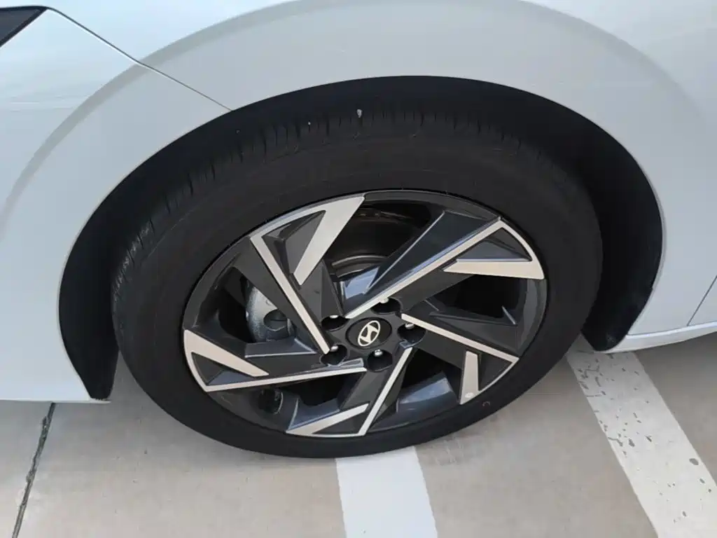 Hyundai Elantra — миниатюра 23