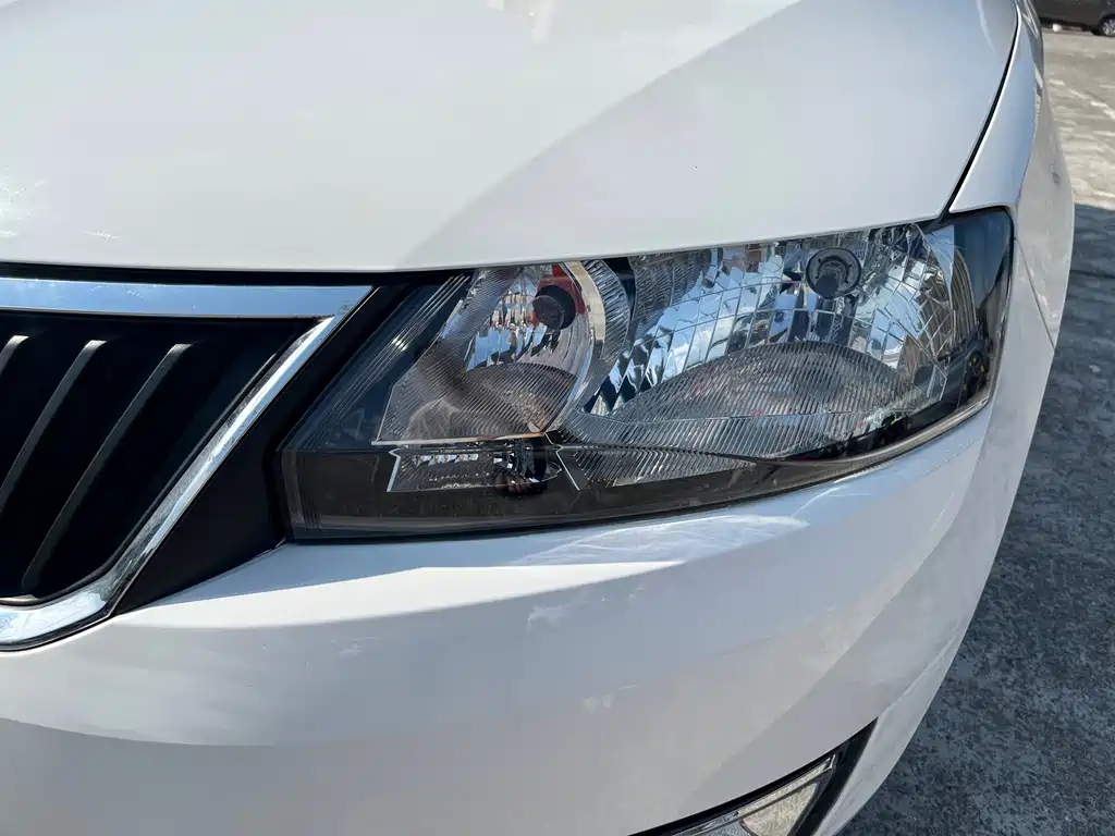 Skoda Rapid — миниатюра 4