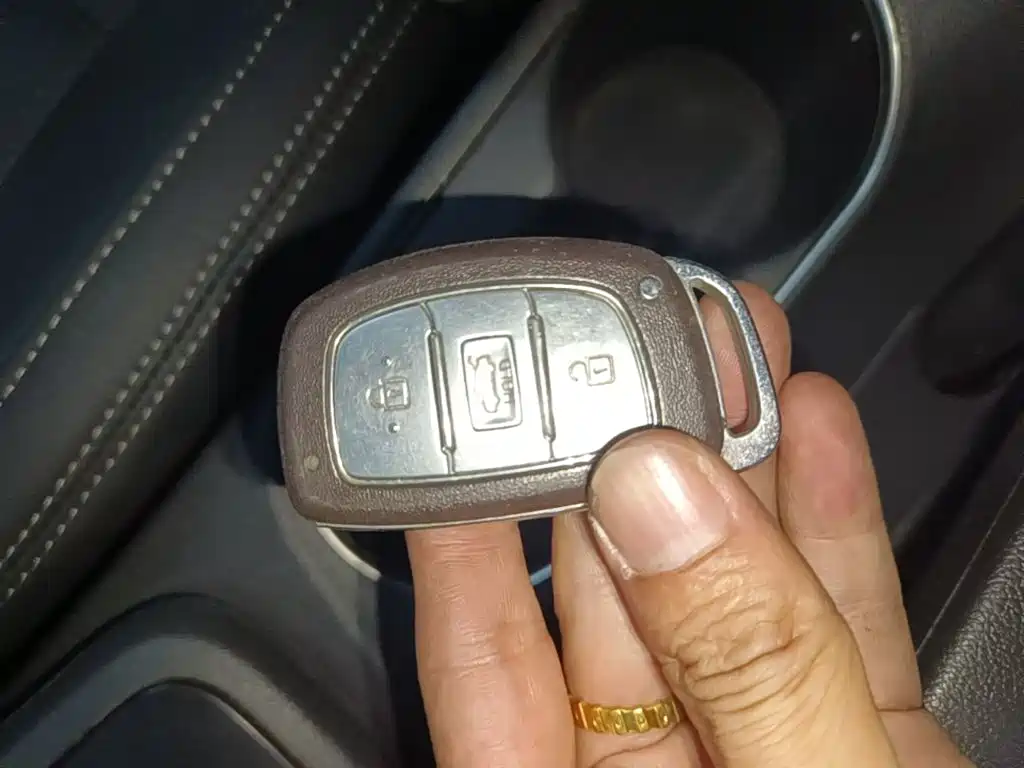 Hyundai Elantra — миниатюра 9