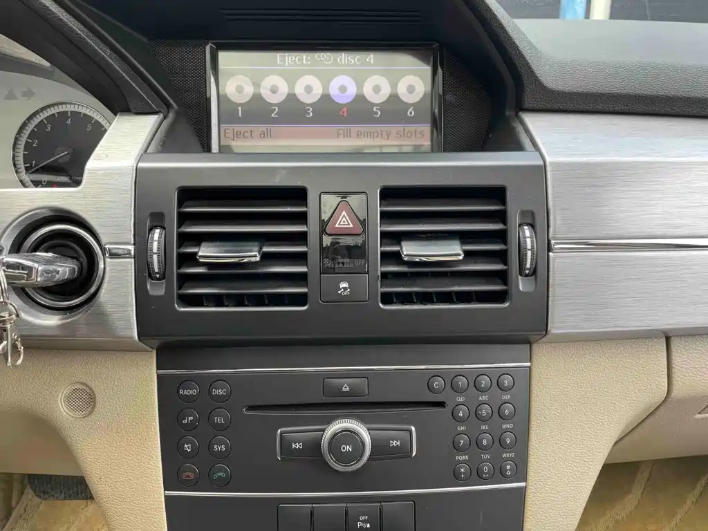 Mercedes-Benz GLK-Class (Import) — миниатюра 17