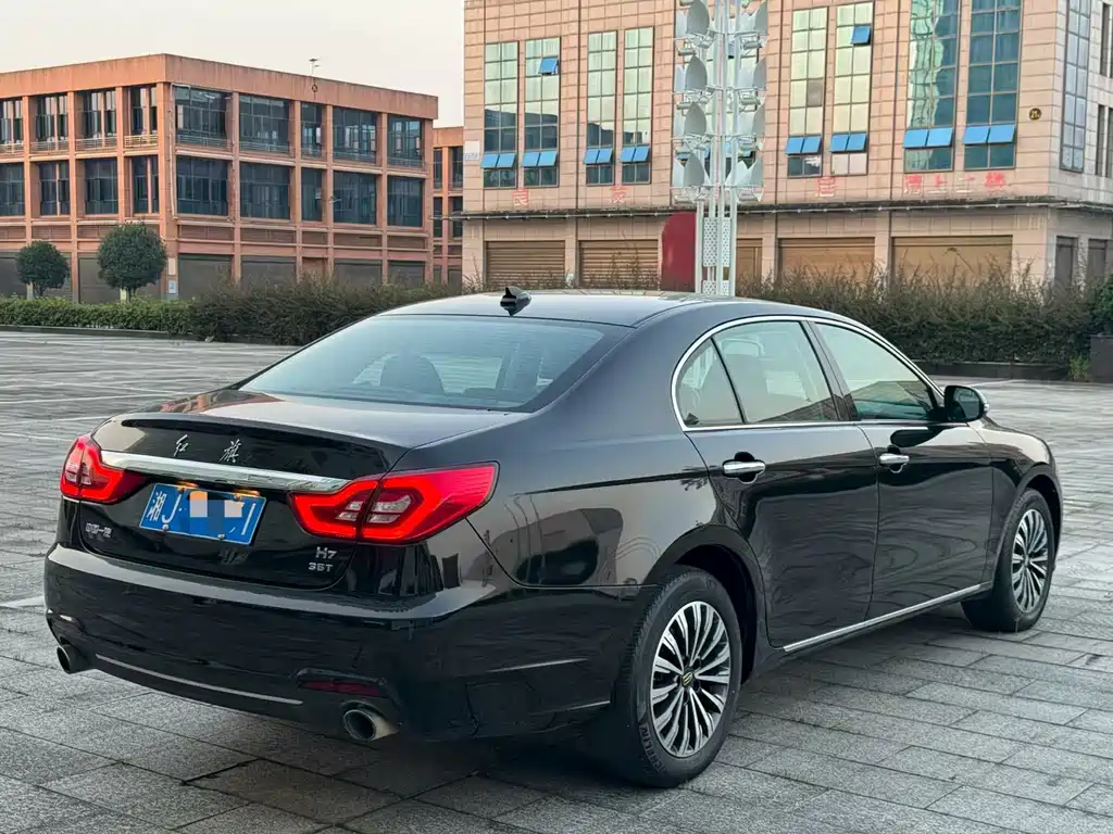 Hongqi Hongqi H7 — миниатюра 9