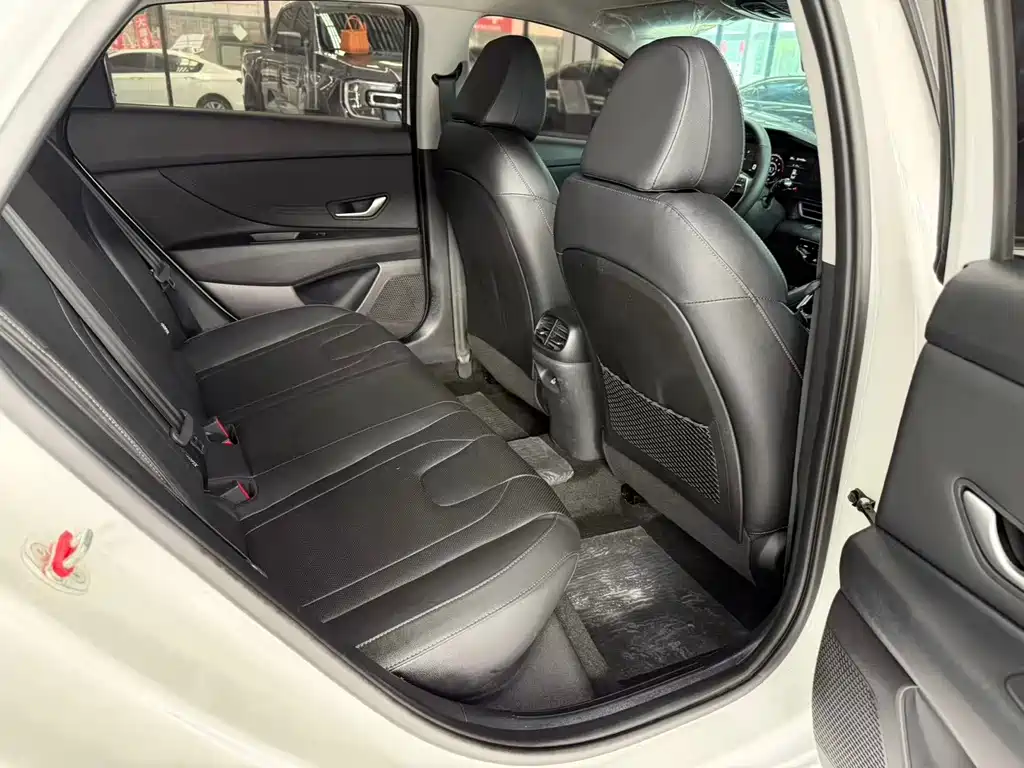Hyundai Elantra — миниатюра 9