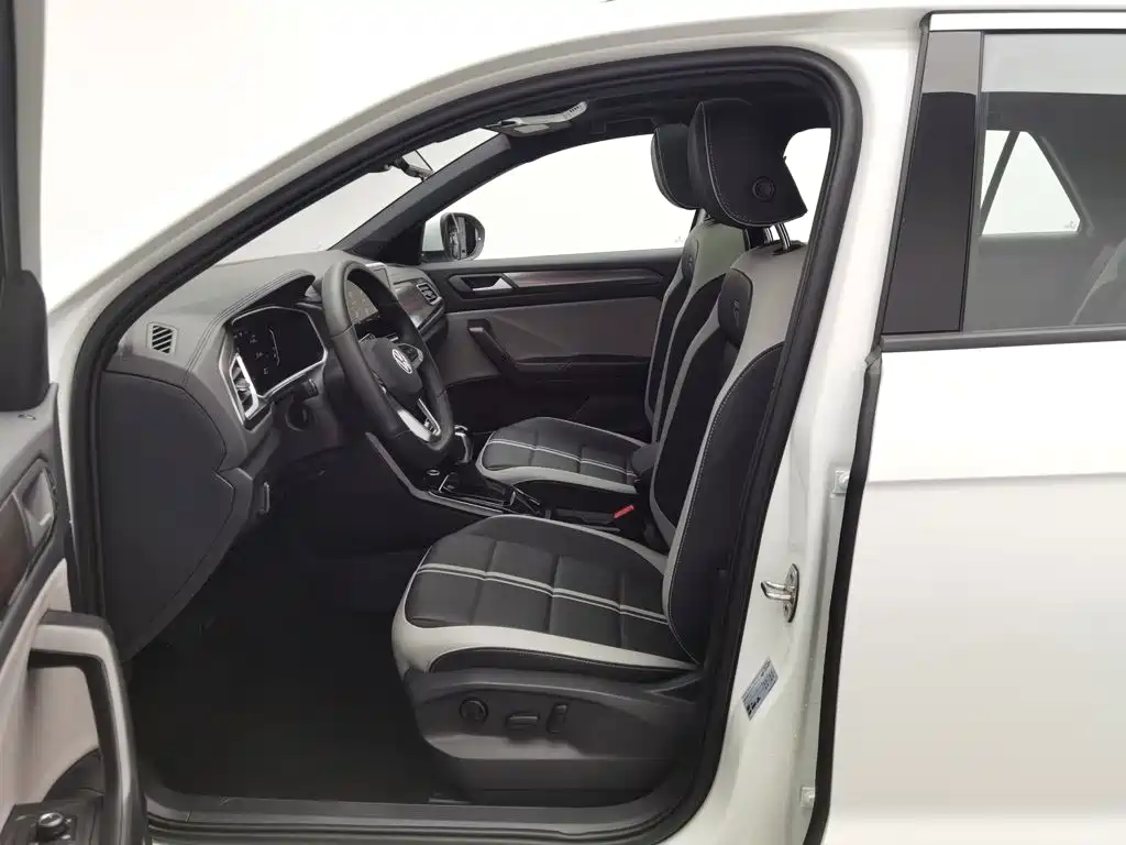 Volkswagen T-Roc — миниатюра 10