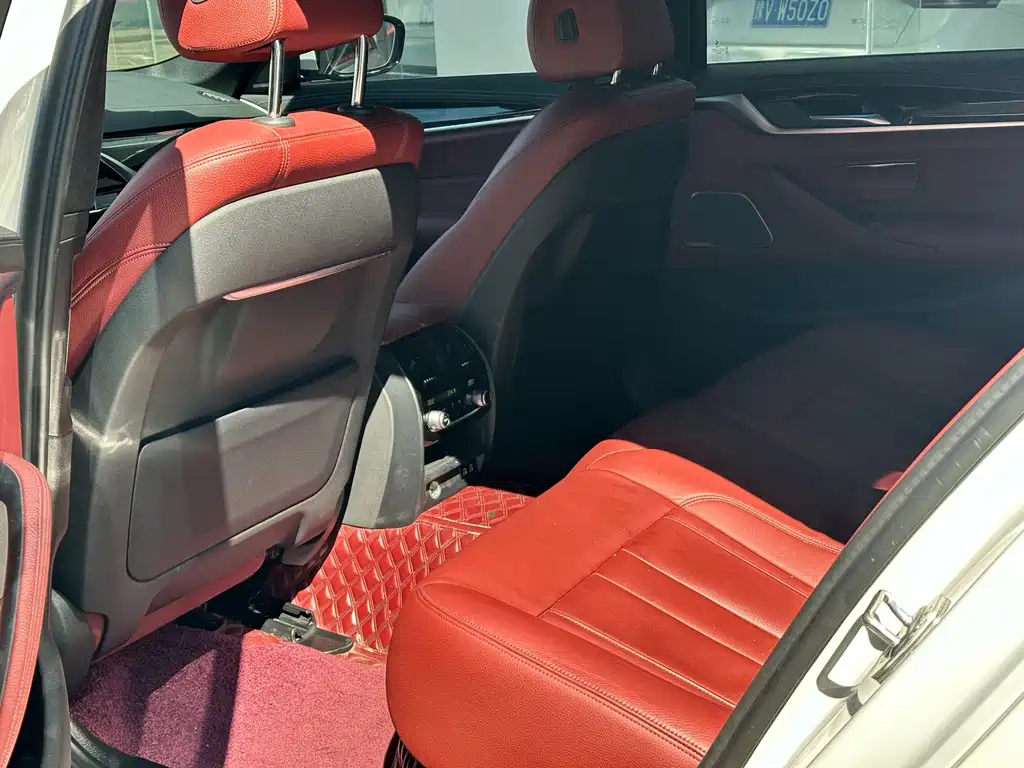 BMW 5 Series — миниатюра 8