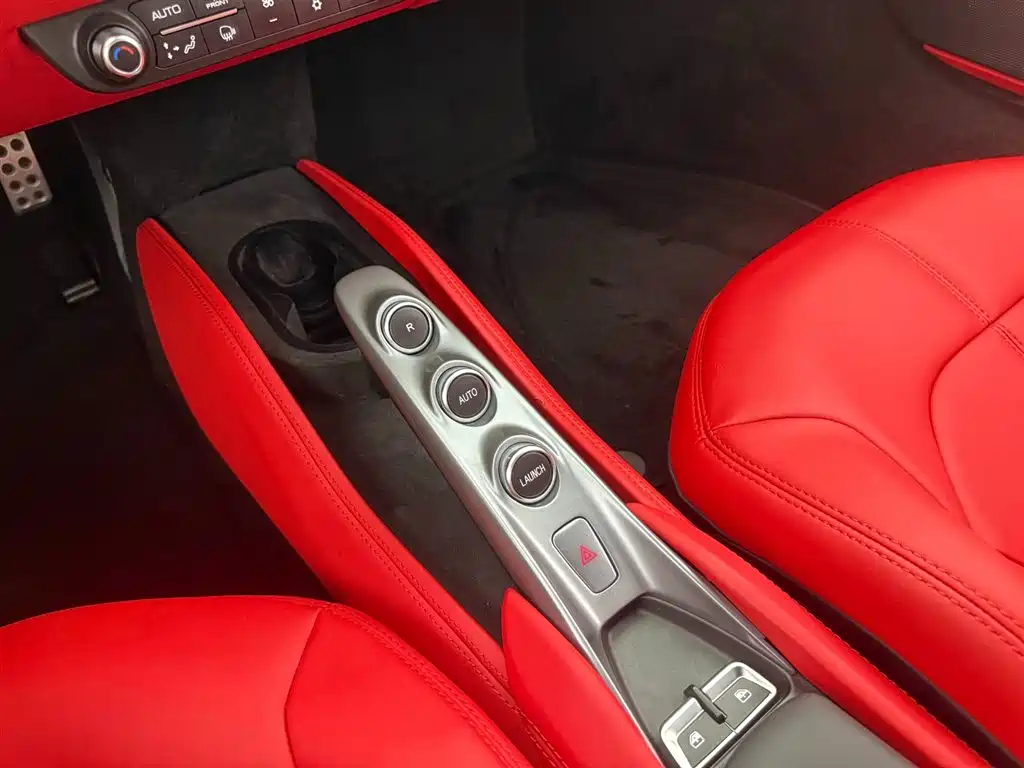 Ferrari F8 Tributo 3.9T V8, фото 7
