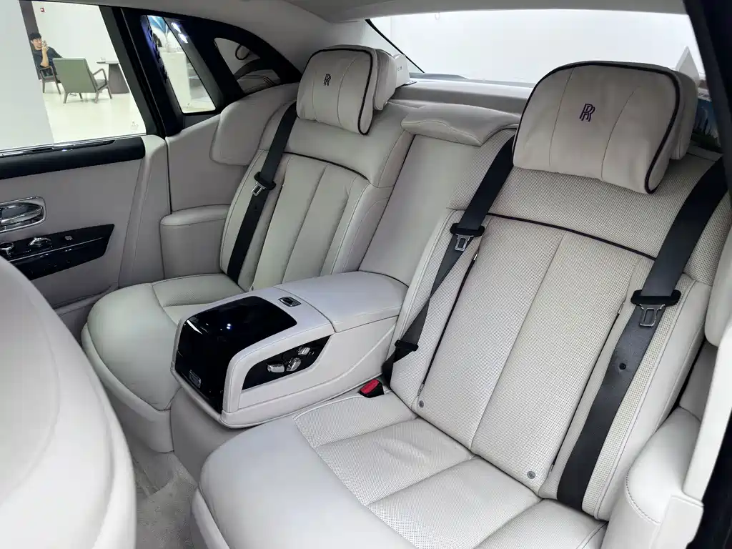 Rolls-Royce Phantom — миниатюра 11