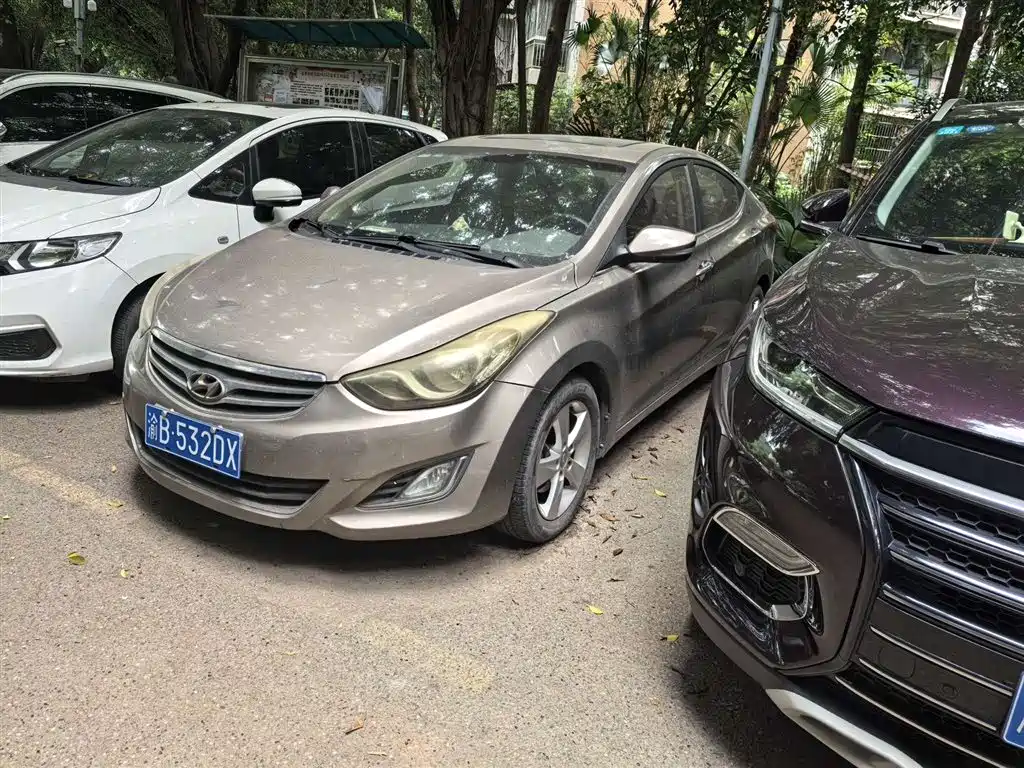 Hyundai Elantra Langdong 2012