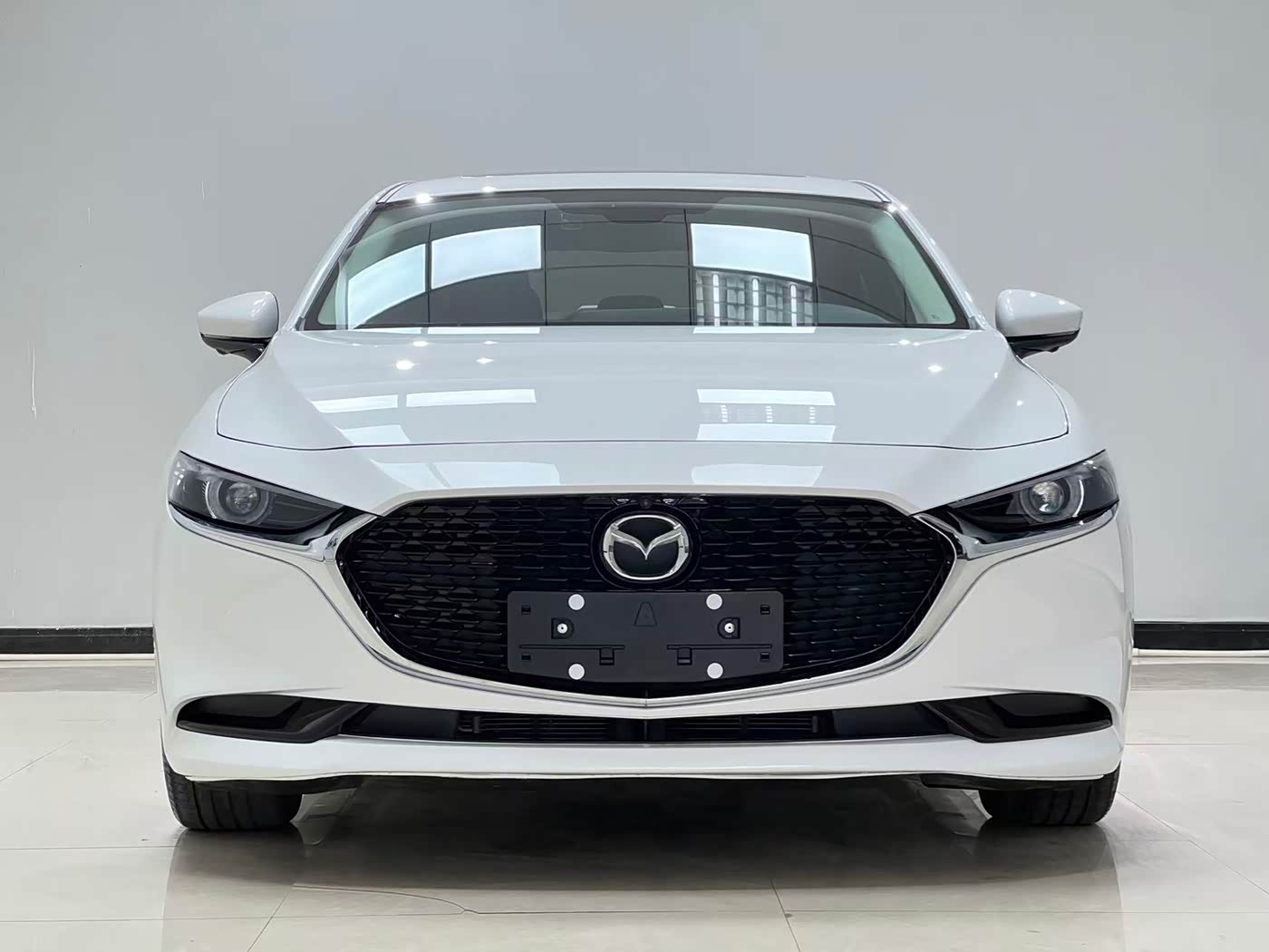 Mazda Mazda3 Axela 2.0 л 2023 г. Белый, пробег 29000 км