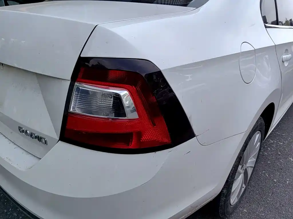 Skoda Rapid — миниатюра 8