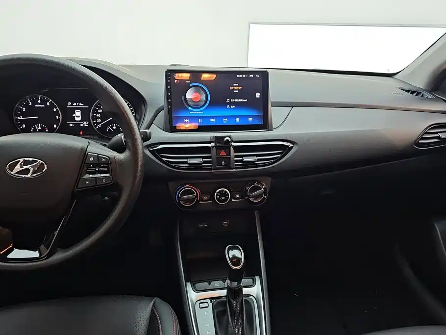 Hyundai Elantra — миниатюра 13