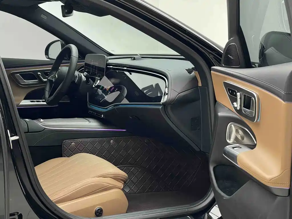 Mercedes-Benz E-Class — миниатюра 7