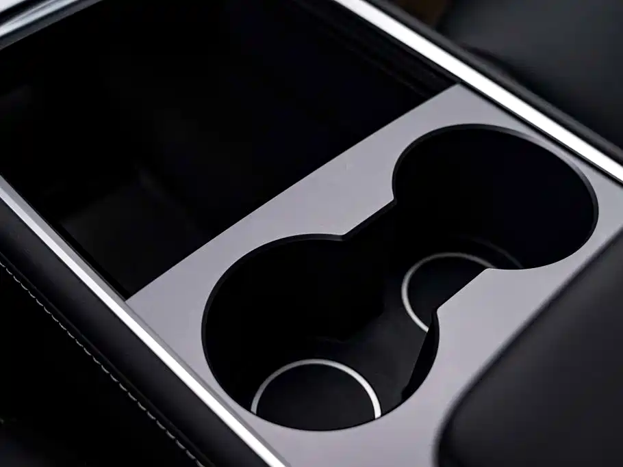 Tesla Model Y — миниатюра 23