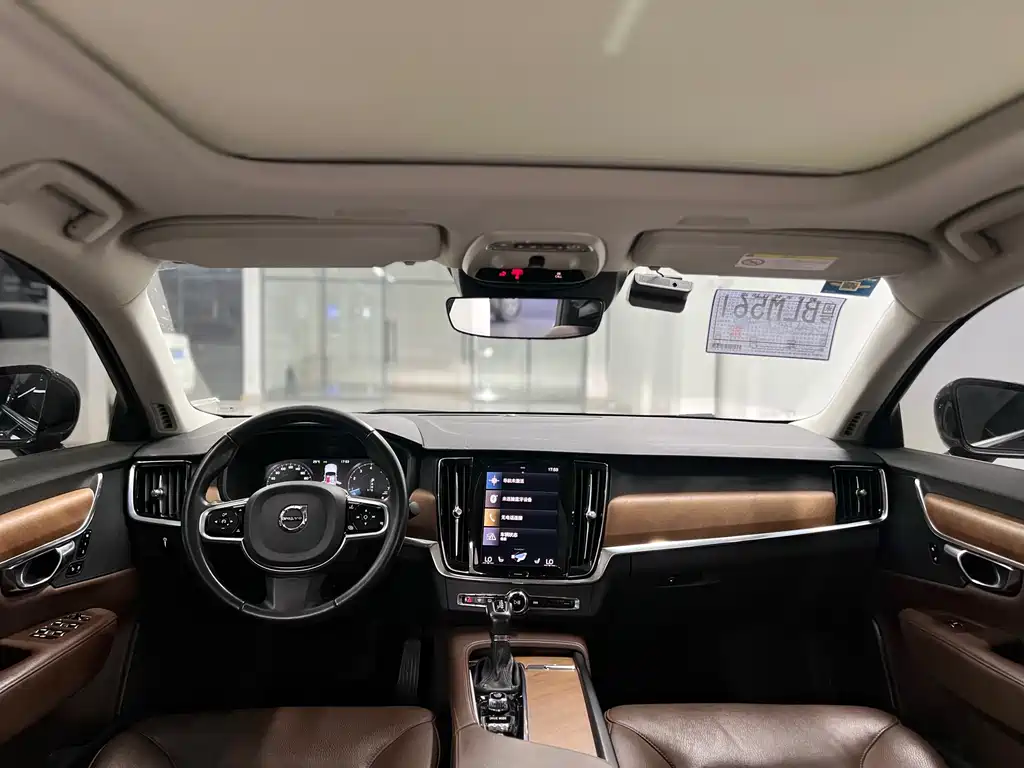 VOLVO S90