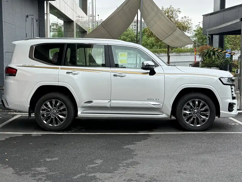 Toyota Land Cruiser LC300 2025 3.5T VX-R