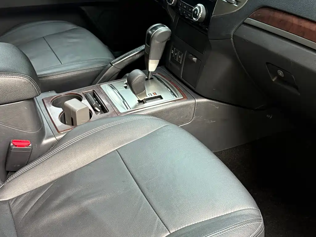 Mitsubishi Pajero (Import) — миниатюра 11
