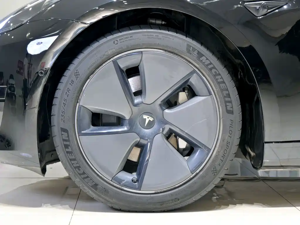 Tesla Model 3 — миниатюра 20