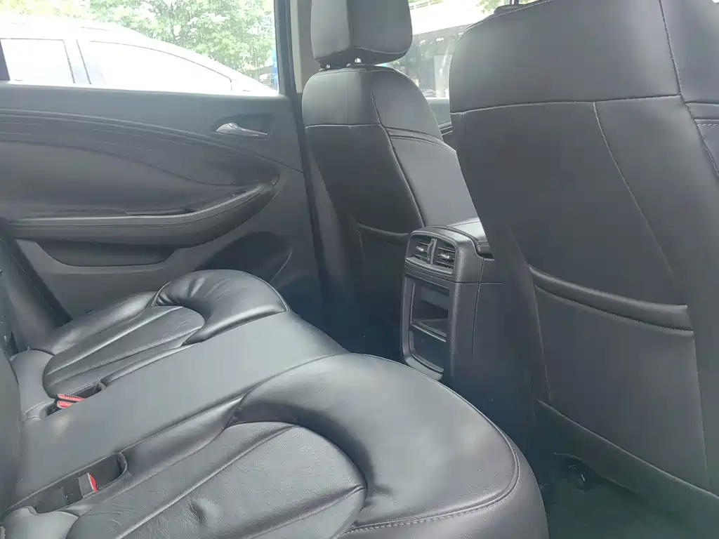 Buick Envision Plus — миниатюра 13