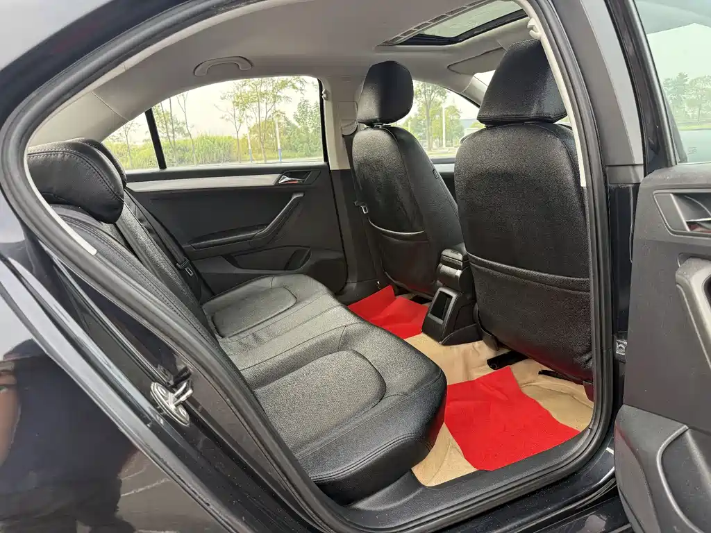 Volkswagen Jetta — миниатюра 10