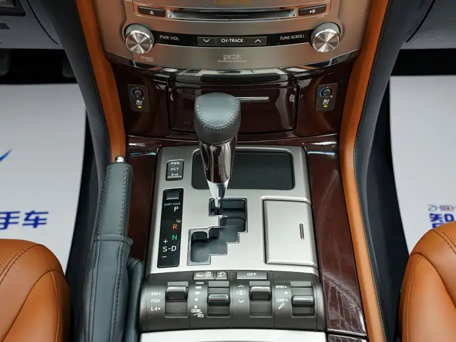Lexus LX — миниатюра 37