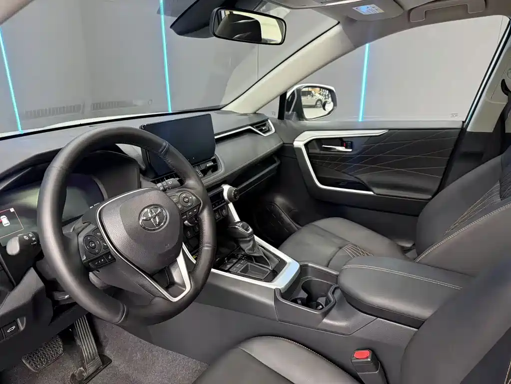 Toyota RAV4 — миниатюра 11