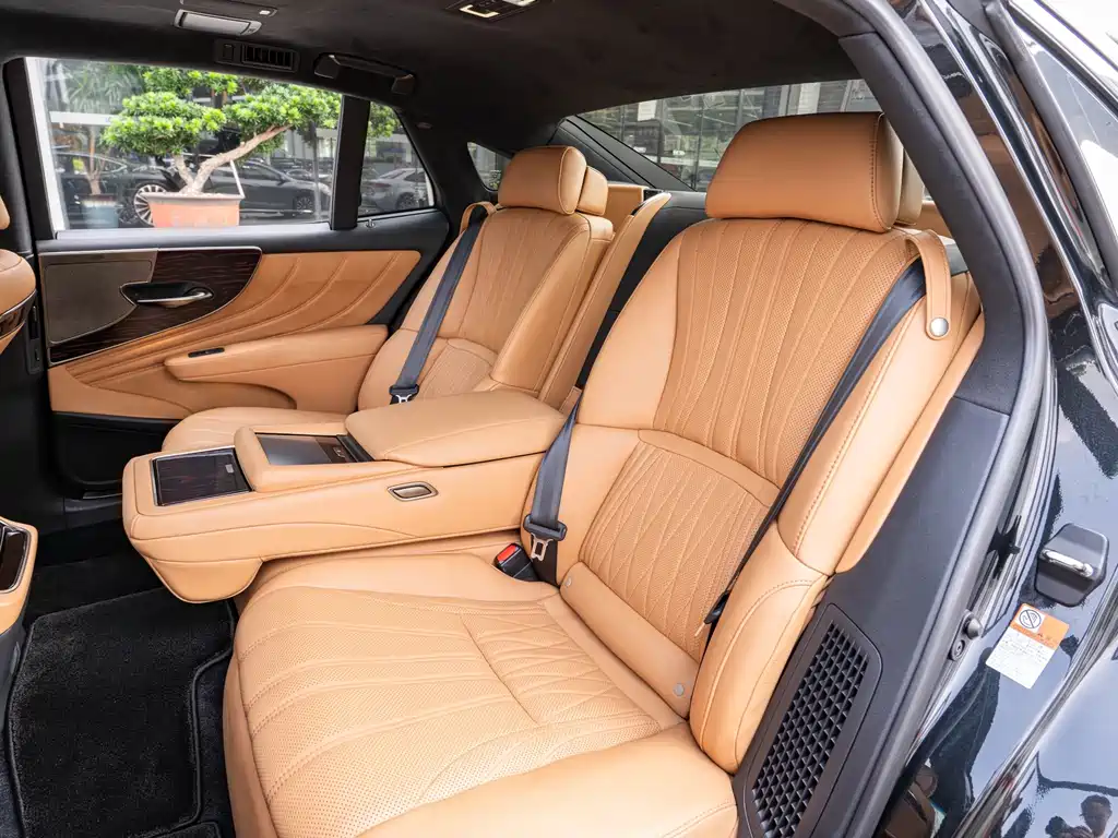 Lexus LS — миниатюра 12