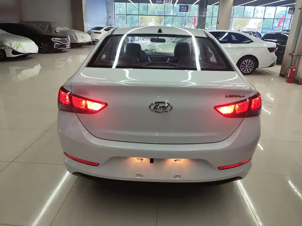 Hyundai Verna — миниатюра 6