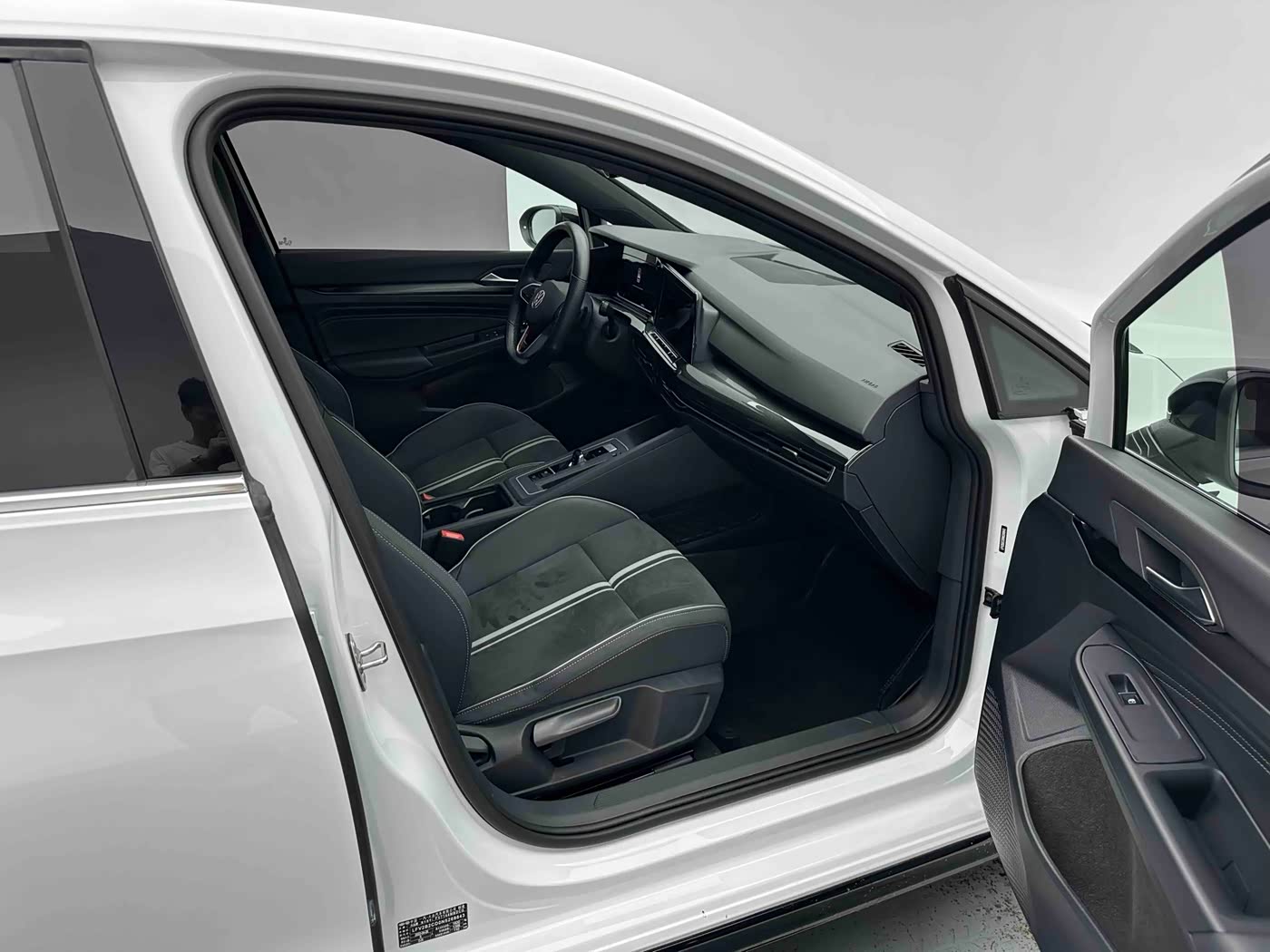 Volkswagen Golf 1.4 л 2022 г. Белый, пробег 48500 км
